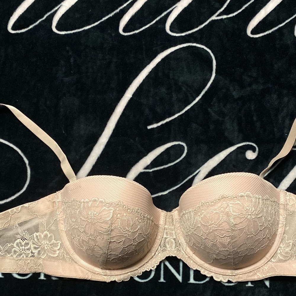 Elegant Lace Underwire Bra - Cream